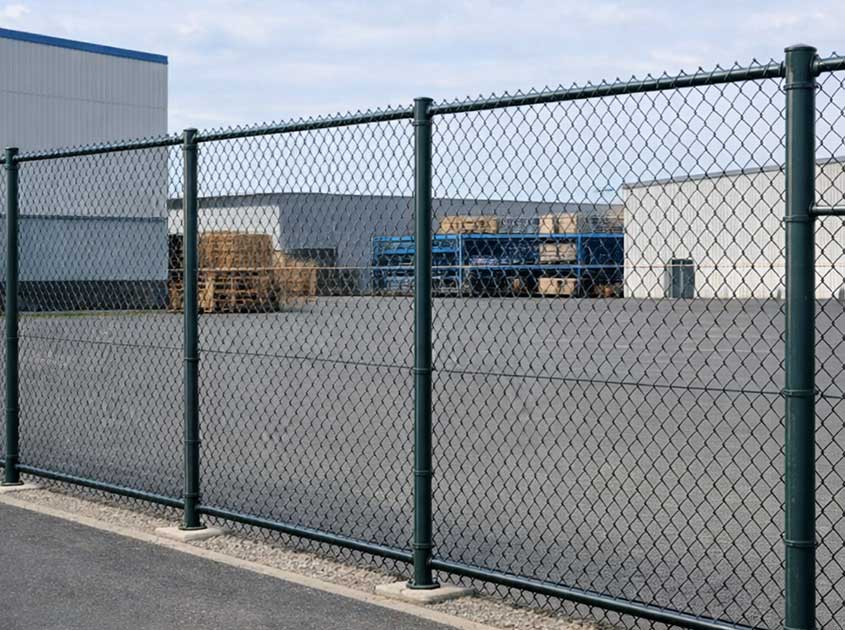 Galvanized Chain Link Fence vs PVC Coated: Which One Is Right for You